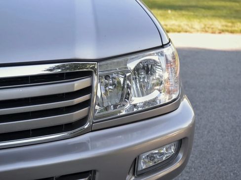 Used 2007 Toyota Land Cruiser AWD/4WD image 25
