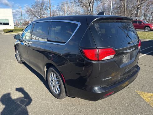 Used 2023 Chrysler Voyager LX image 23