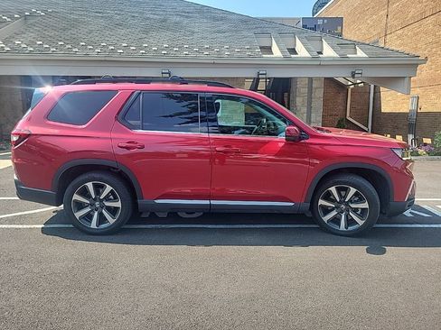 Certified 2025 Honda Pilot Touring image 5