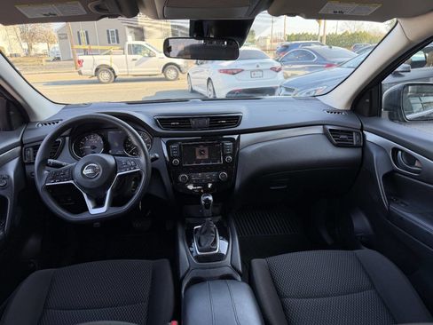 Used 2020 Nissan Rogue Sport S image 22