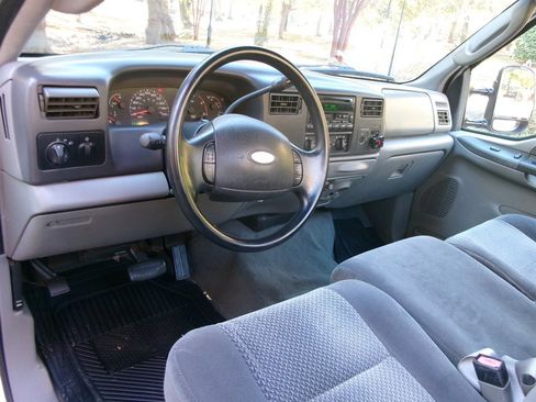 Used 2003 Ford F250 XLT image 10