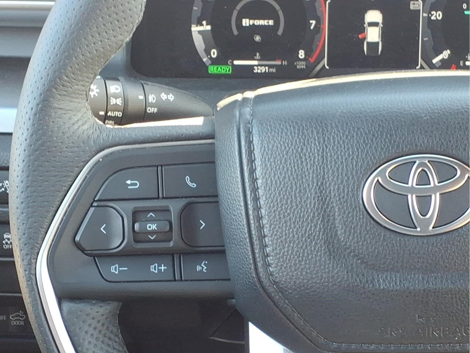 Used 2025 Toyota Tacoma TRD Off-Road AWD/4WD image 11