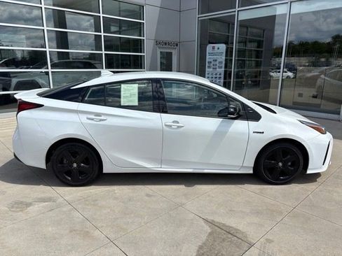 Used 2021 Toyota Prius FWD image 6