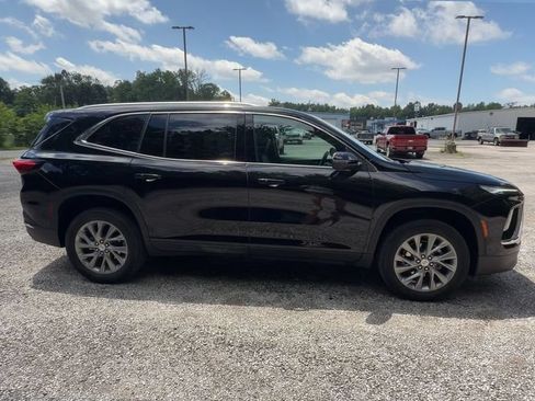 Used 2025 Buick Enclave Preferred FWD image 9