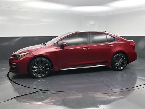Used 2025 Toyota Corolla SE FWD image 3