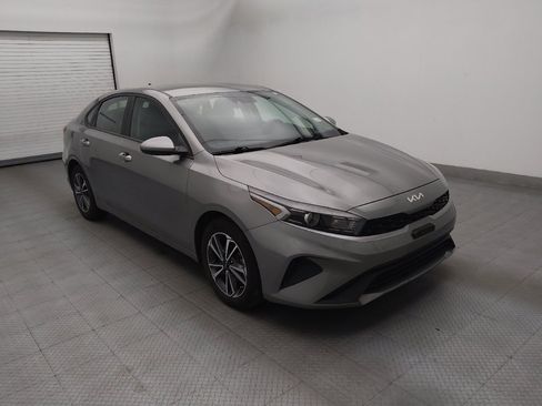 Used 2022 Kia Forte LXS FWD image 13