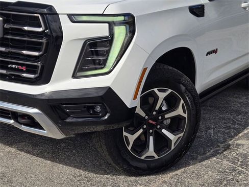 Used 2026 GMC Yukon AT4 Ultimate w/ LPO, Illumination Package image 10