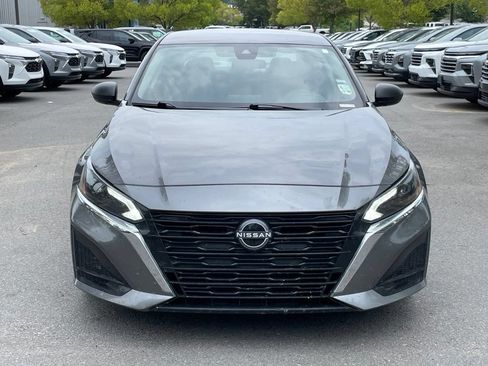 Used 2025 Nissan Altima 2.5 SV FWD image 2