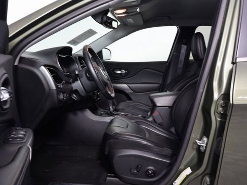 Used 2019 Jeep Cherokee Limited image 10