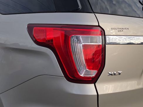 Used 2017 Ford Explorer XLT image 12