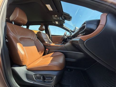 Used 2025 Toyota Crown Signia image 26