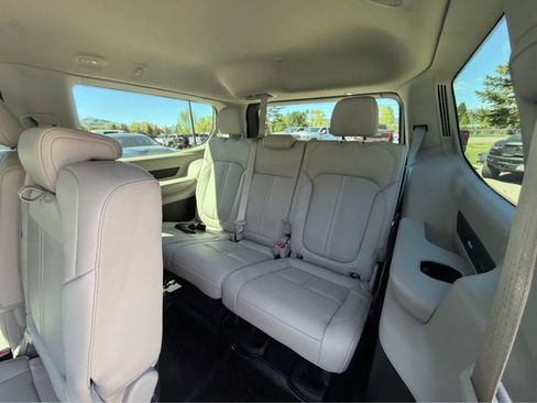 Used 2023 Jeep Wagoneer Series III w/ Preferred Equipment Group AWD/4WD image 25
