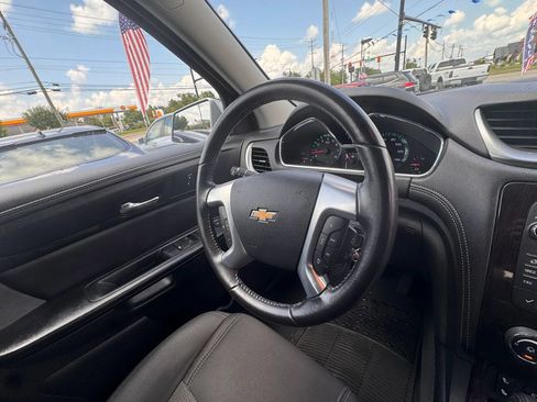 Used 2015 Chevrolet Traverse LT w/ Style and Technology Package FWD image 27
