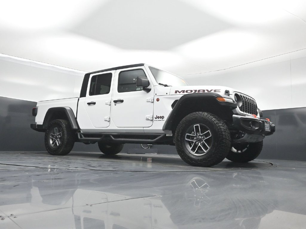 Used 2024 Jeep Gladiator Mojave AWD/4WD image 4