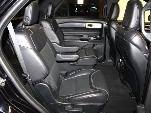 Used 2020 Ford Explorer ST w/ ST Street Pack image 31