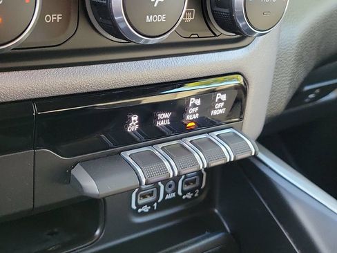 Used 2022 RAM 1500 Big Horn AWD/4WD image 38