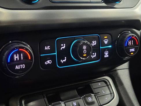 Used 2023 GMC Acadia SLT image 36