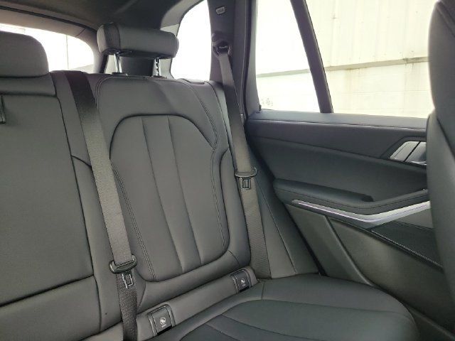 Used 2021 BMW X5 xDrive40i w/ Convenience Package AWD/4WD image 17