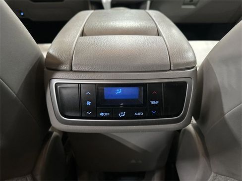 Used 2015 Toyota Highlander XLE image 34