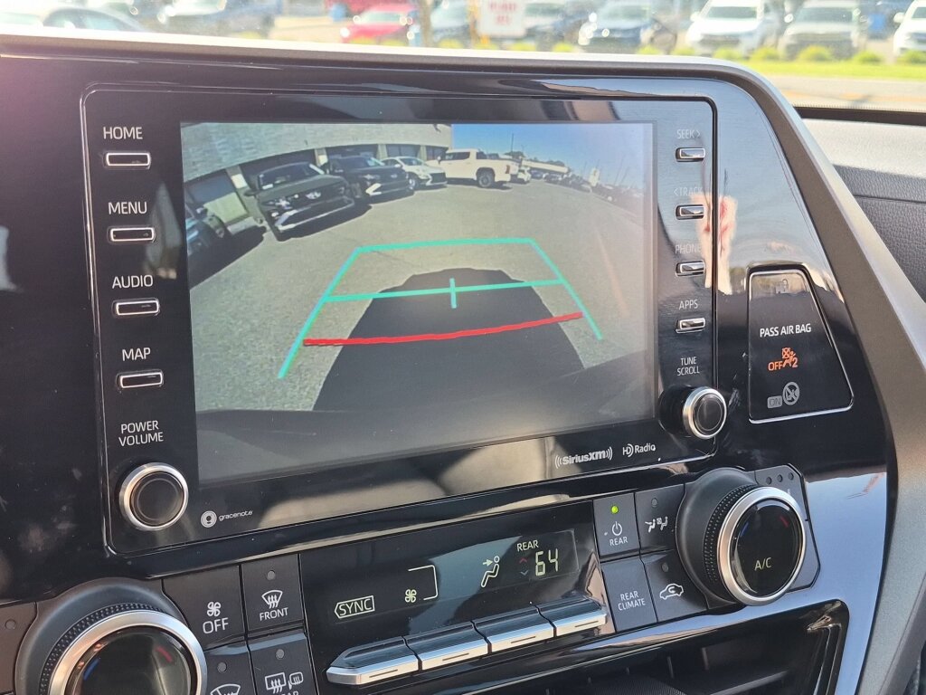 Certified 2022 Toyota Highlander XLE AWD/4WD image 28
