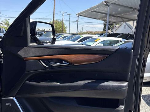 Used 2020 Cadillac Escalade ESV Luxury image 19