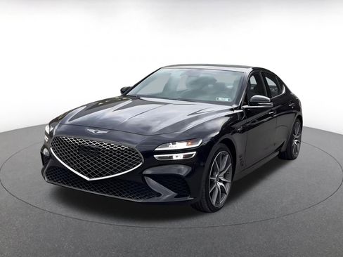 Used 2025 Genesis G70 2.5T image 7