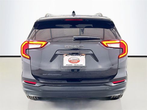 Used 2022 GMC Terrain SLT w/ LPO, 'HIT The Road' Package image 5