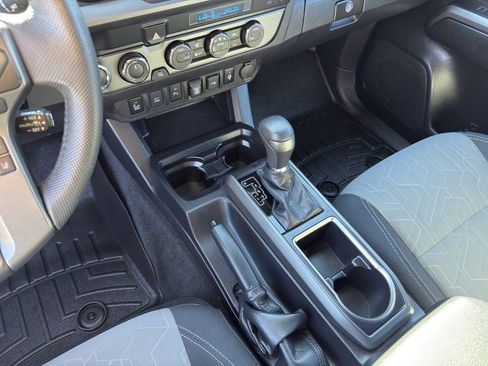 Used 2022 Toyota Tacoma TRD Sport w/ Technology Package image 28