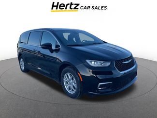 Used 2025 Chrysler Pacifica Select video 1