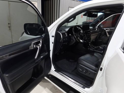 Used 2023 Lexus GX 460 Premium w/ Accessory Package AWD/4WD image 18