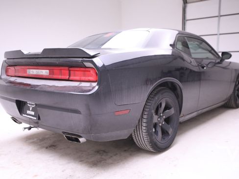 Used 2013 Dodge Challenger SXT image 4