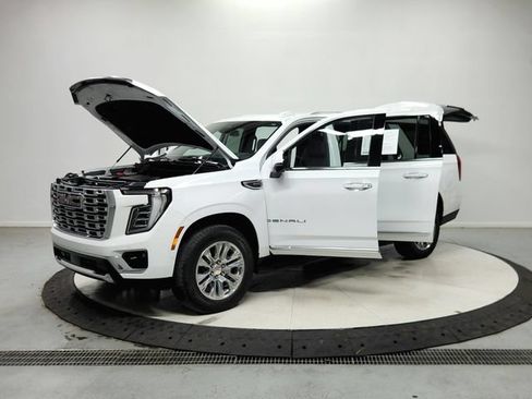 Used 2025 GMC Yukon XL Denali AWD/4WD image 12
