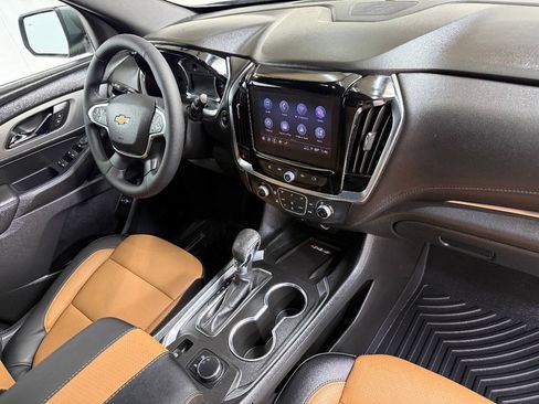 Used 2022 Chevrolet Traverse LT FWD image 37