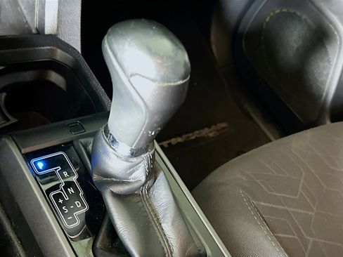 Used 2018 Toyota Tacoma TRD Sport w/ Technology Package image 23