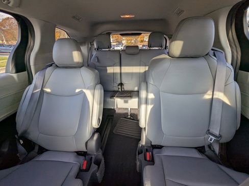 Used 2024 Toyota Sienna XLE image 20