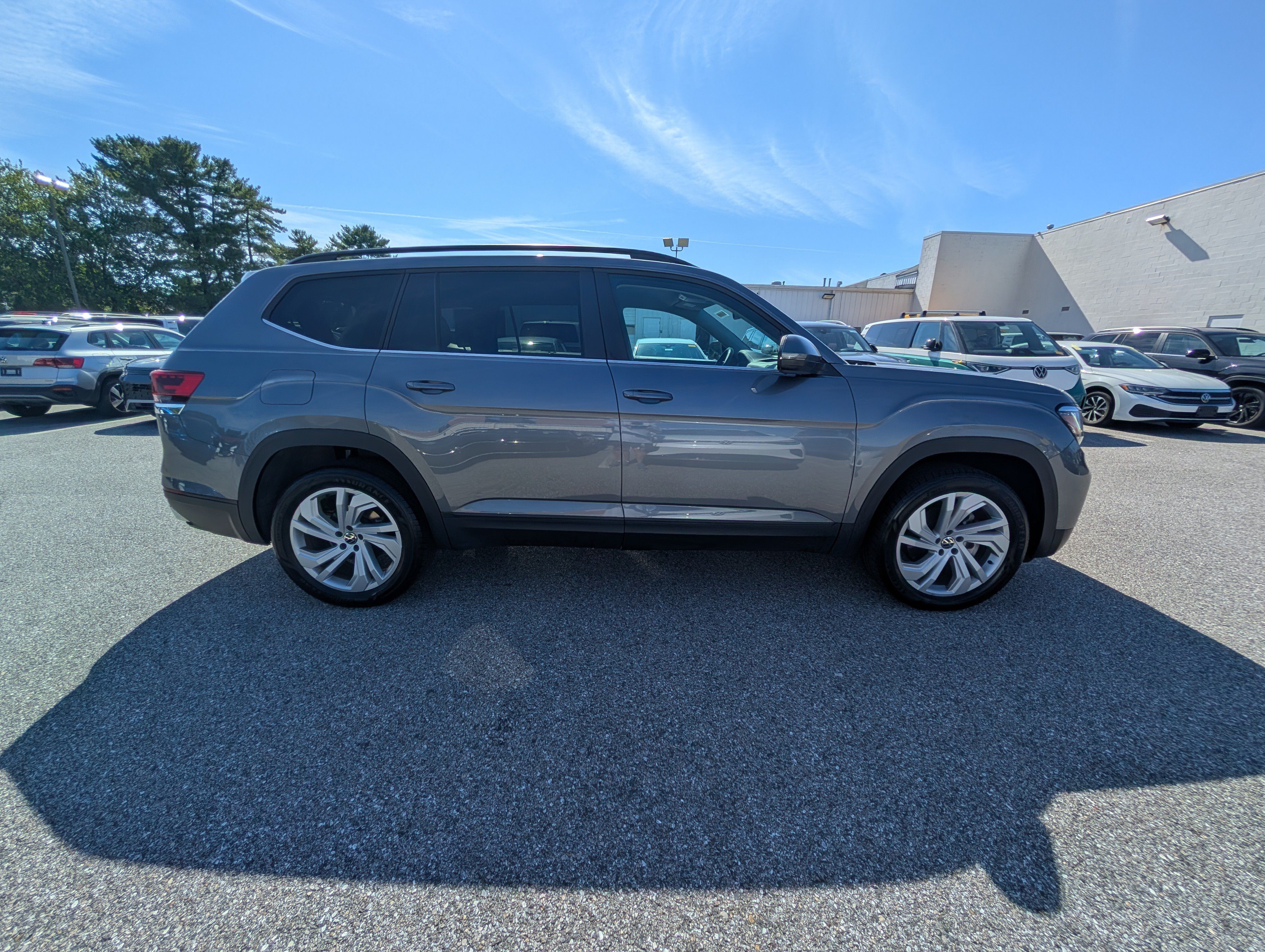 Used 2023 Volkswagen Atlas SE AWD/4WD image 2