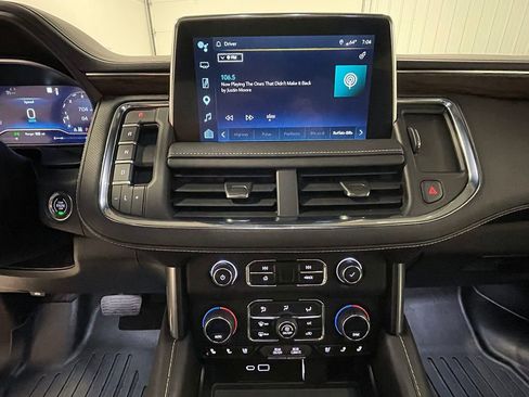 Used 2023 Chevrolet Suburban Premier AWD/4WD image 41