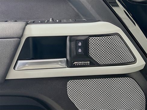 Used 2023 Land Rover Defender 130 SE image 19