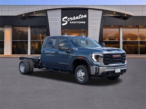 New 2025 GMC Sierra 3500 Pro w/ Fleet Convenience Package image 7