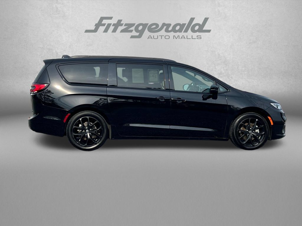 Used 2025 Chrysler Pacifica Limited FWD image 3