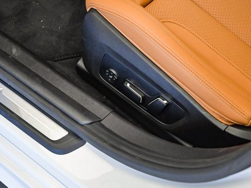 Used 2025 BMW 330i xDrive Sedan w/ Convenience Package image 22