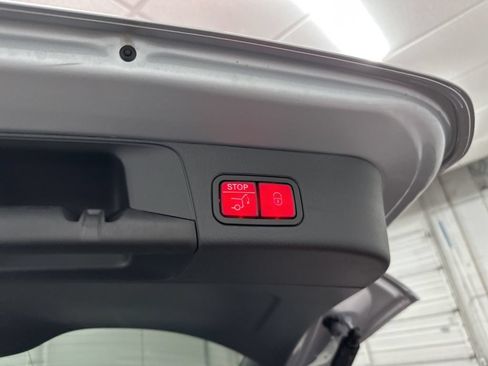 Used 2026 Mercedes-Benz GLB 250 image 27