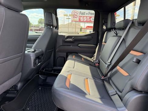 Used 2024 GMC Sierra 1500 AT4 w/ Technology Package AWD/4WD image 9