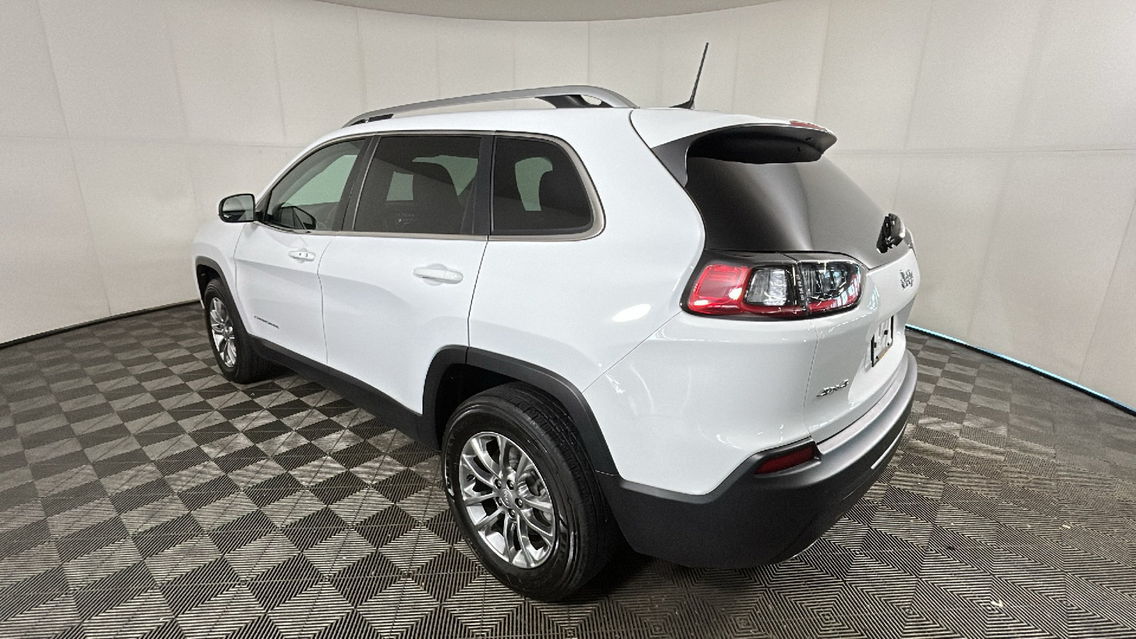 Used 2021 Jeep Cherokee Latitude Lux w/ Sun & Sound Group AWD/4WD image 5