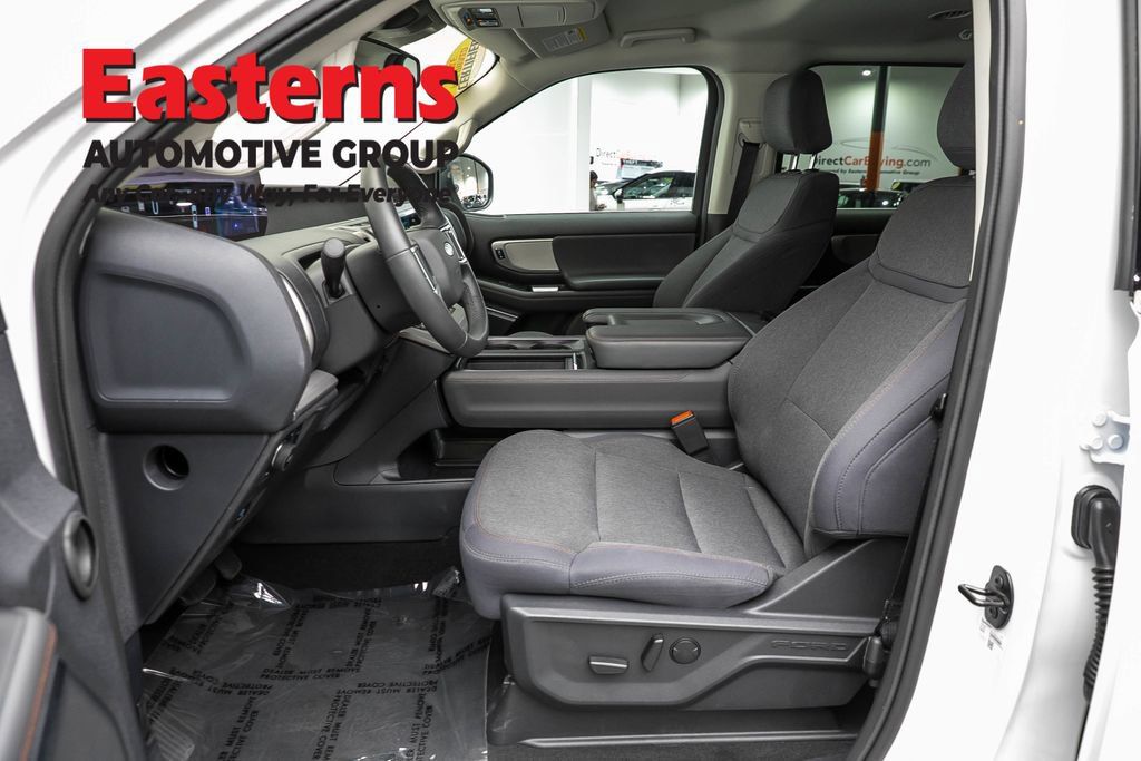 Used 2025 Ford Expedition Active AWD/4WD image 13