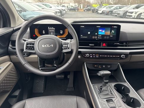 New 2026 Kia Carnival image 2