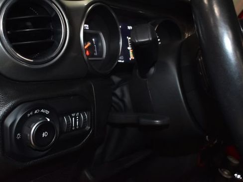Used 2022 Jeep Wrangler Unlimited Sahara w/ Dual Top Group AWD/4WD image 17