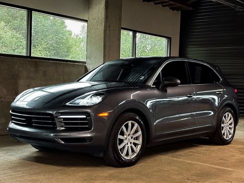 Used 2023 Porsche Cayenne AWD/4WD image 1
