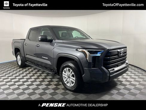 Used 2025 Toyota Tundra SR5 w/ SR5 Premium Package AWD/4WD image 14