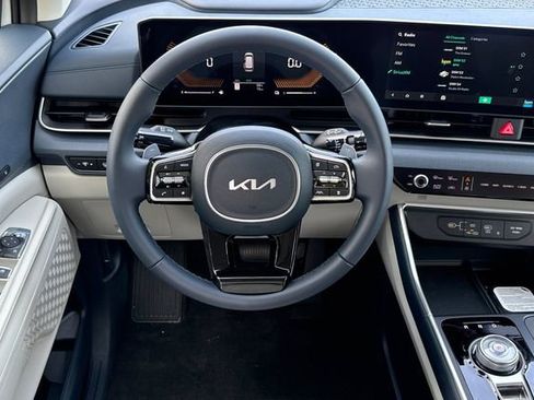 New 2026 Kia Carnival EX FWD image 17